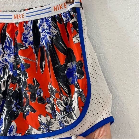 Nike DriFit Tempo Women's Floral Running Shorts Size Medium - Picture 6 of 16